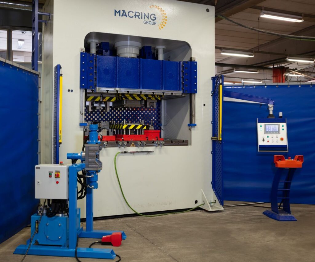 Hydrauliset syvävetoprässit rännijärjestelmien lisäosien valmistukseen